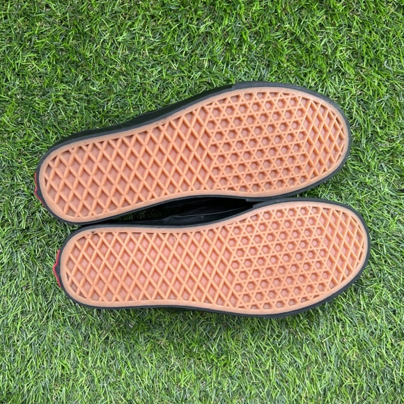 Black Vans slip-ons with bleach stains - Picture 7 of 7